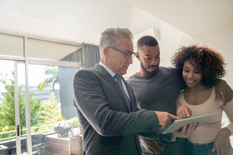 a realtor in Cape Coral presenting to his young couple client
